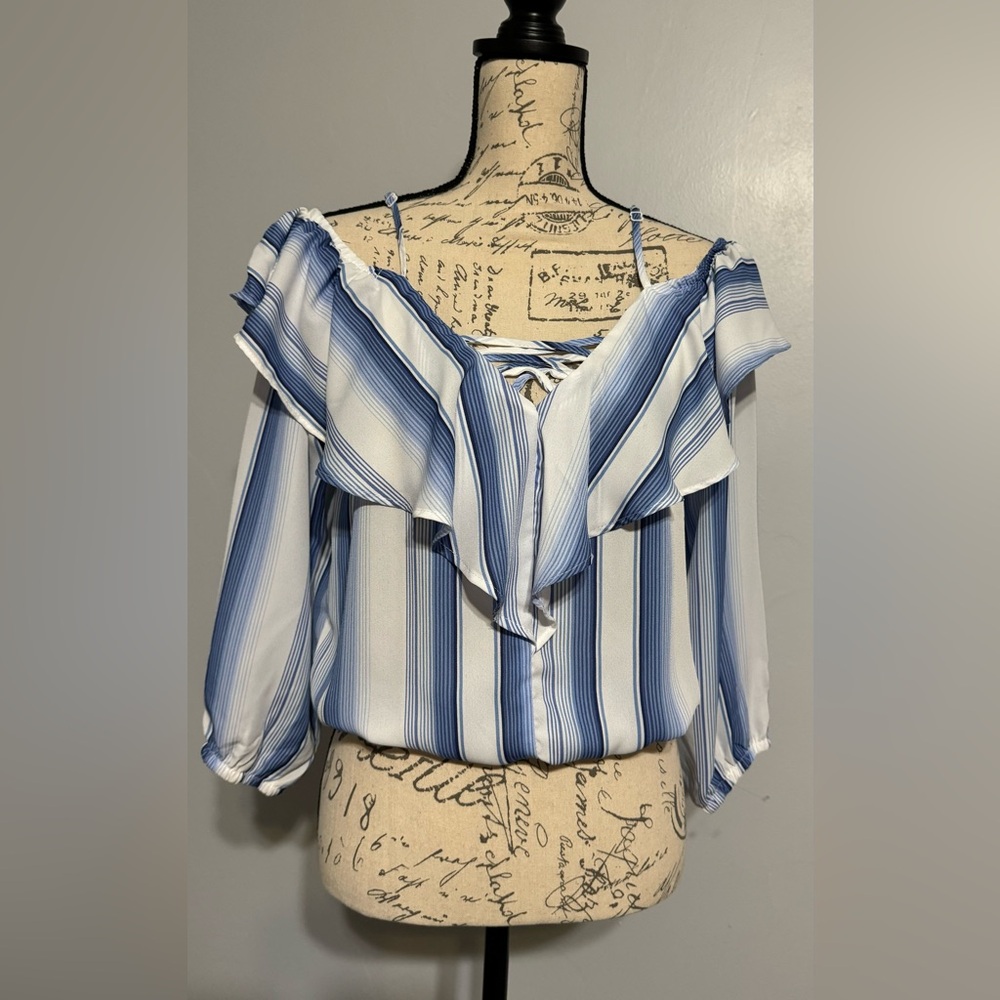 NWOT- RUE21 BLOUSE